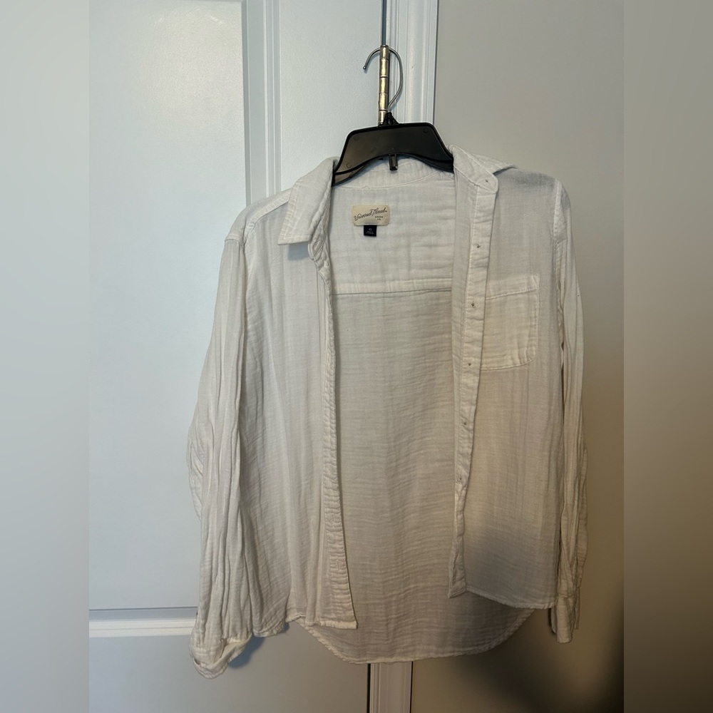 Universal thread gauze white button down